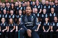 Lewis Hamilton at the Mercedes team photo in the pit lane before the Abu Dhabi Grand Prix - Previews - Source: Getty